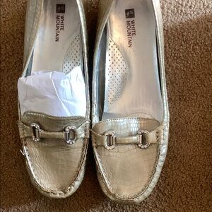 White Mountain Women's Beige Textured Loafers 10 med
